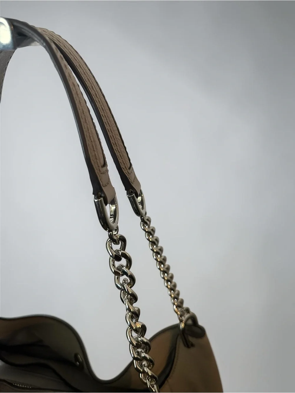 Michael Kors Lillie Large Pebbled Leather Chain Shoulder Bag Tote Pearl Grey